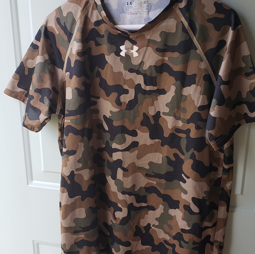Men's small Under Armour heatgear T-shirt (never worn)